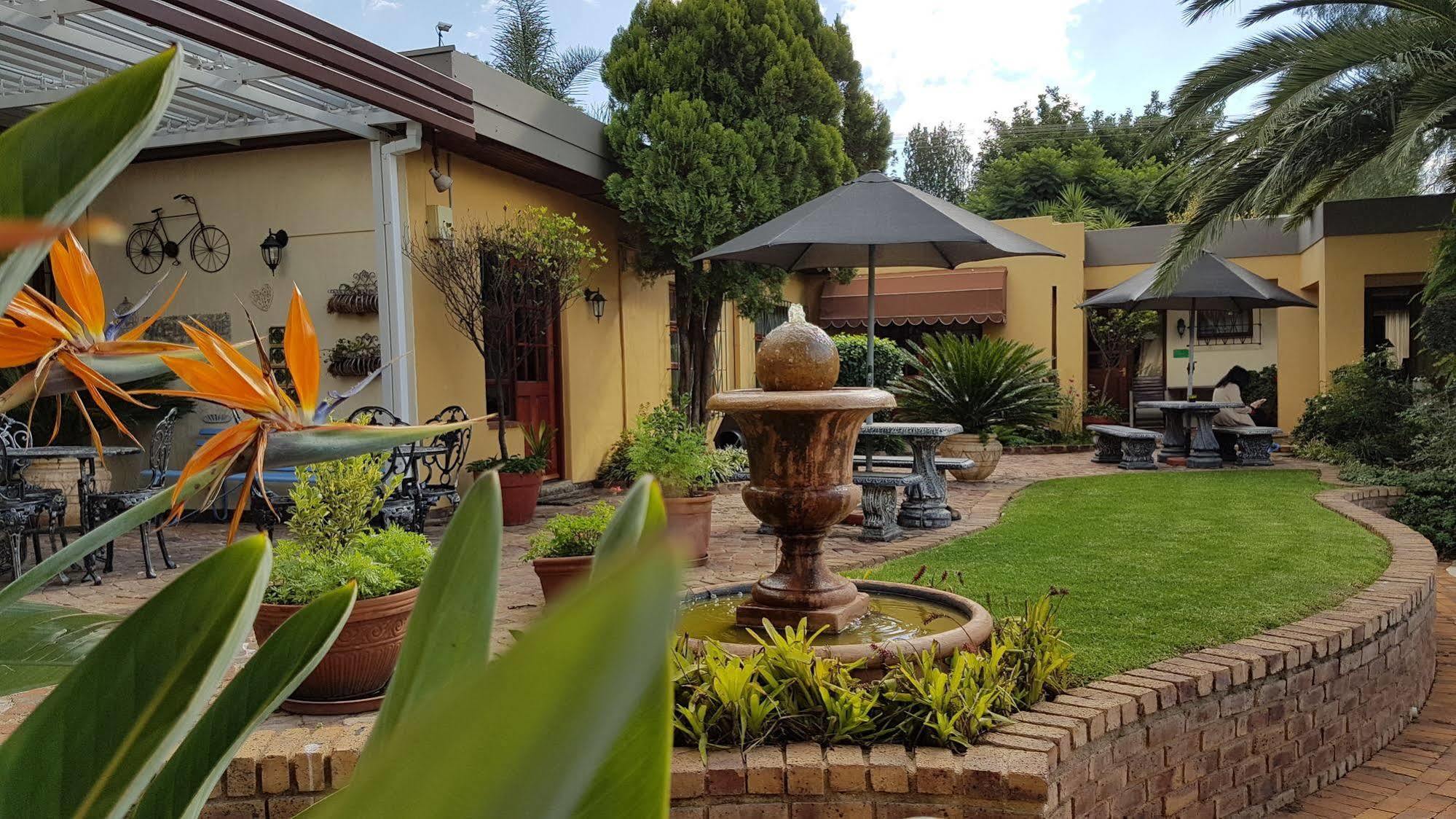 Jubilee Lodge Guest House Johannesburg Esterno foto